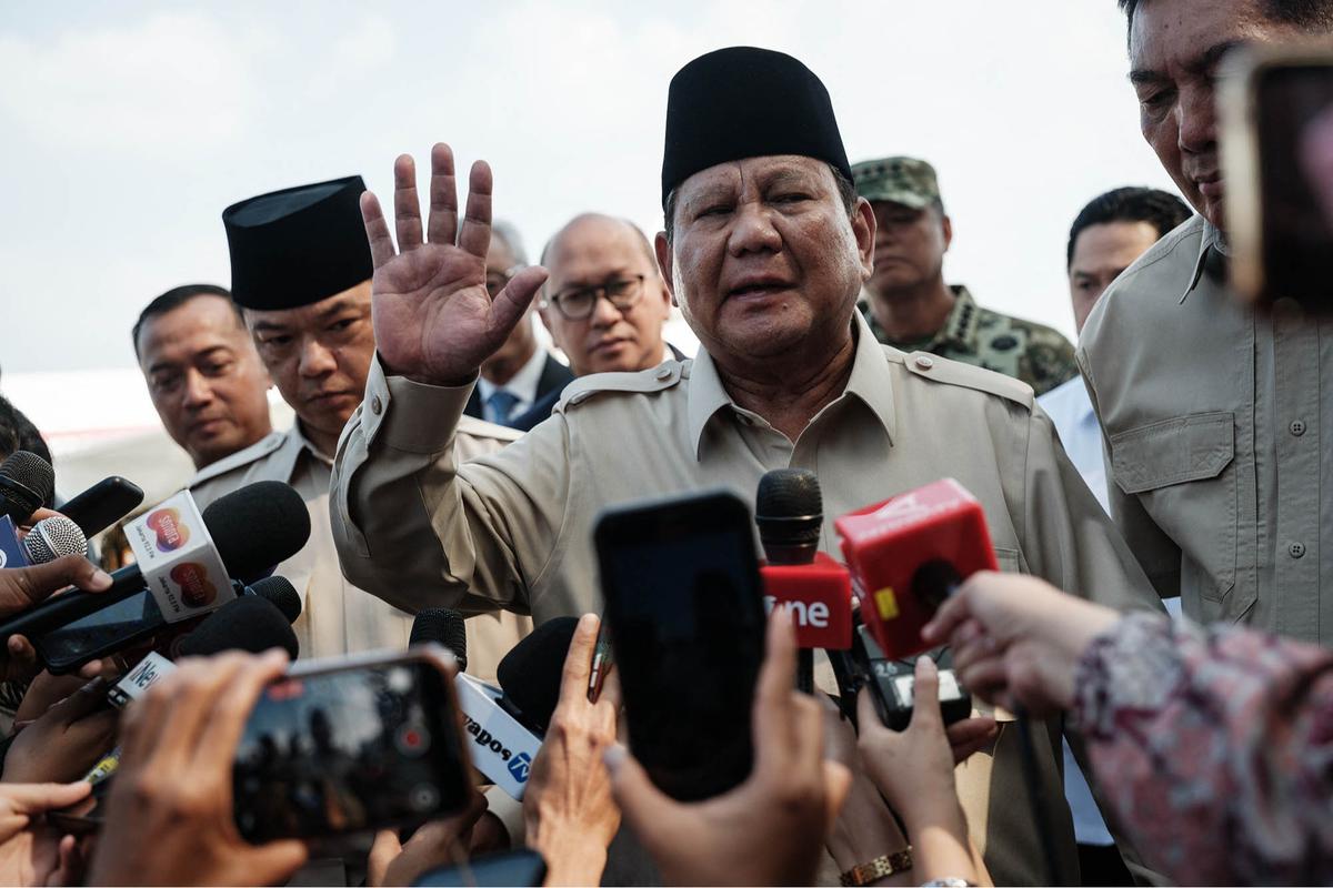 FOTO: Presiden Prabowo Tiba di Halim Usai Wakili Indonesia di KTT Perdamaian Mesir