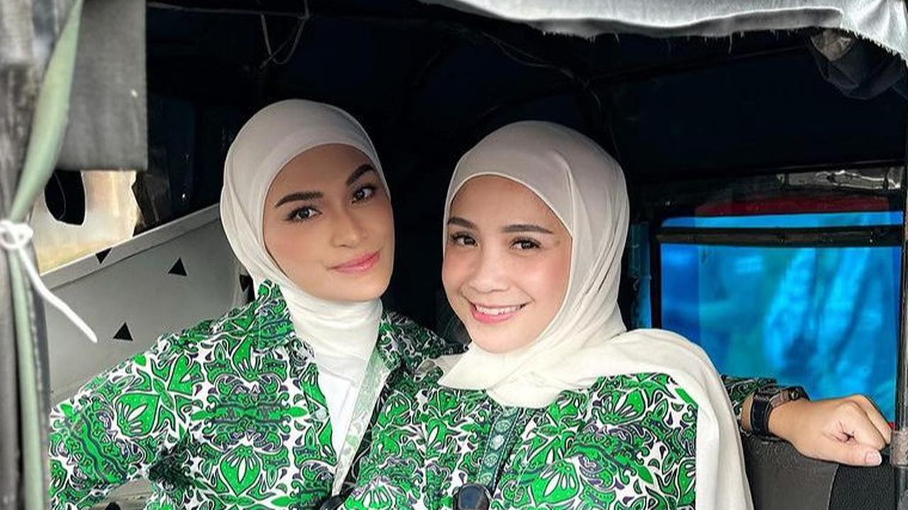 Selain ke sekolah, Nagita dan Putri juga bernostalgia naik bajaj.&nbsp;