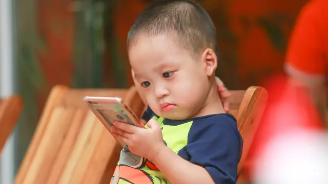 Pola asuh anak era digital