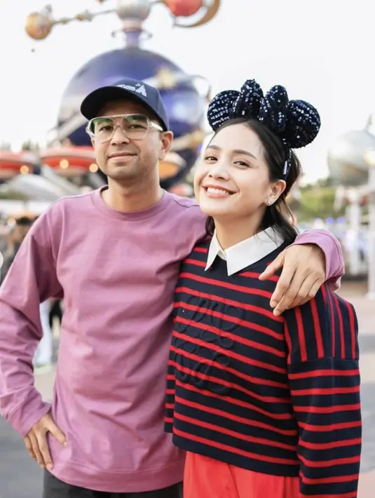 Nagita Slavina tengah berlibur ke Hong Kong dengan gaya berlibur yang seru.