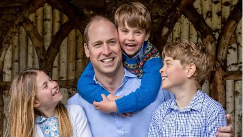 Pangeran William Foto Baremg Ketiga Anaknya dengan Pakaian Biru di Hari Ayah Sedunia