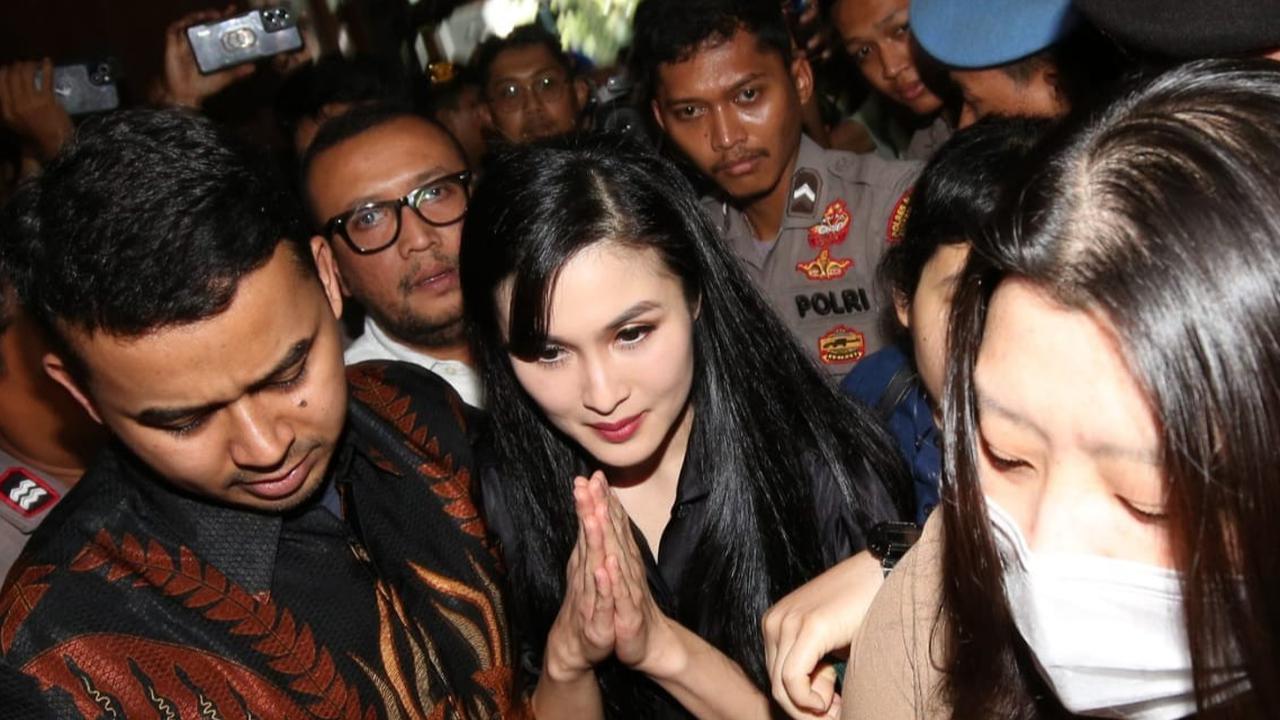 Jawaban Sandra Dewi Ditanya Hakim Pernah Dihadiahi Pesawat oleh Harvey Moeis: Cuma Gosip yang Mulia