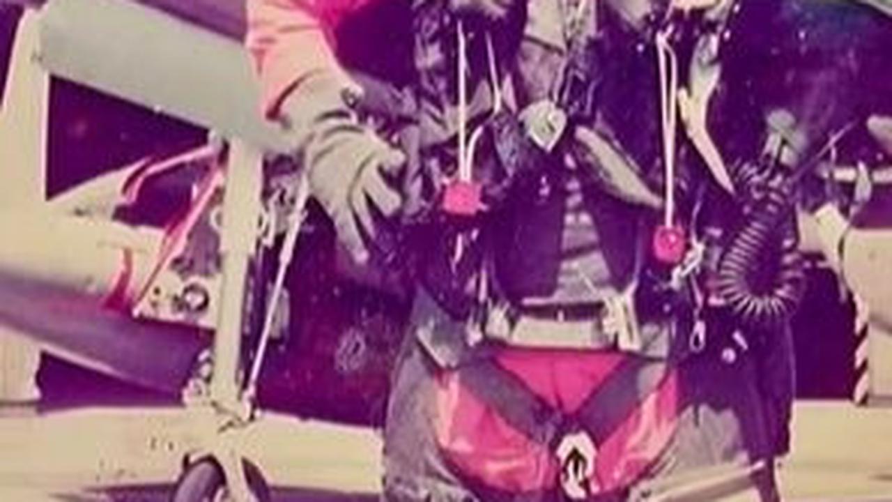 Potret Mbah Wo saat masih menjadi pilot pesawat tempur. <br>