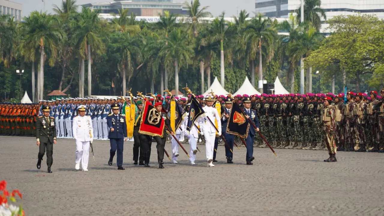 Grup 1 Komando Pasukan Khusus (Kopassus) menerima penghargaan tanda kehormatan Samkarya Nugraha dari Presiden Republik Indonesia (RI) Joko Widodo pada peringatan HUT TNI ke-79 di Monas, Jakarta (5/10) (Istimewa)