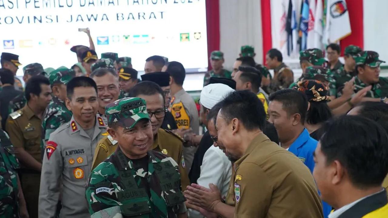 Jenderal TNI Agus Subiyanto lahir pada 5 Agustus 1967. Ia menyelesaikan pendidikan dasarnya di SDN Baros Mandiri 4 Cimahi.
