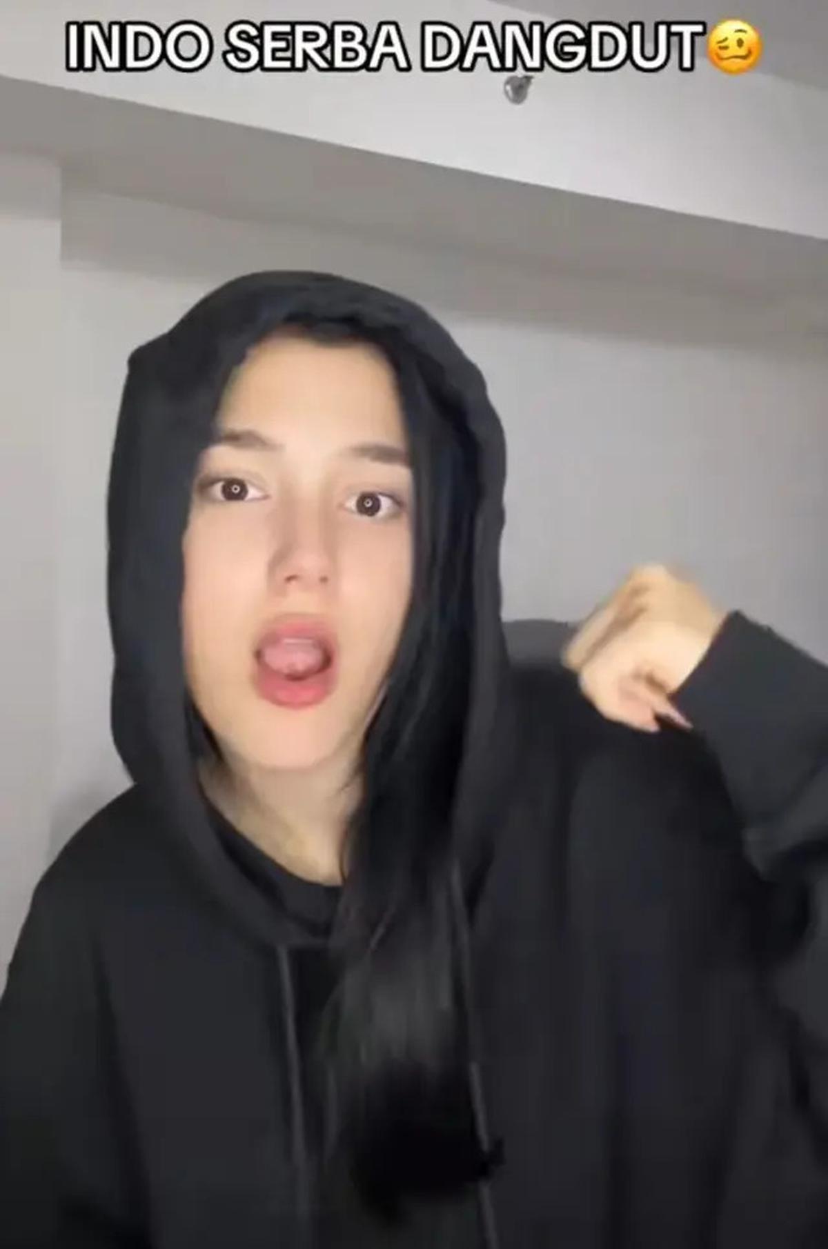 7 Potret Terbaru Yasmine Ow Pamer Wajah Tanpa Makeup, Memukau Bak Barbie