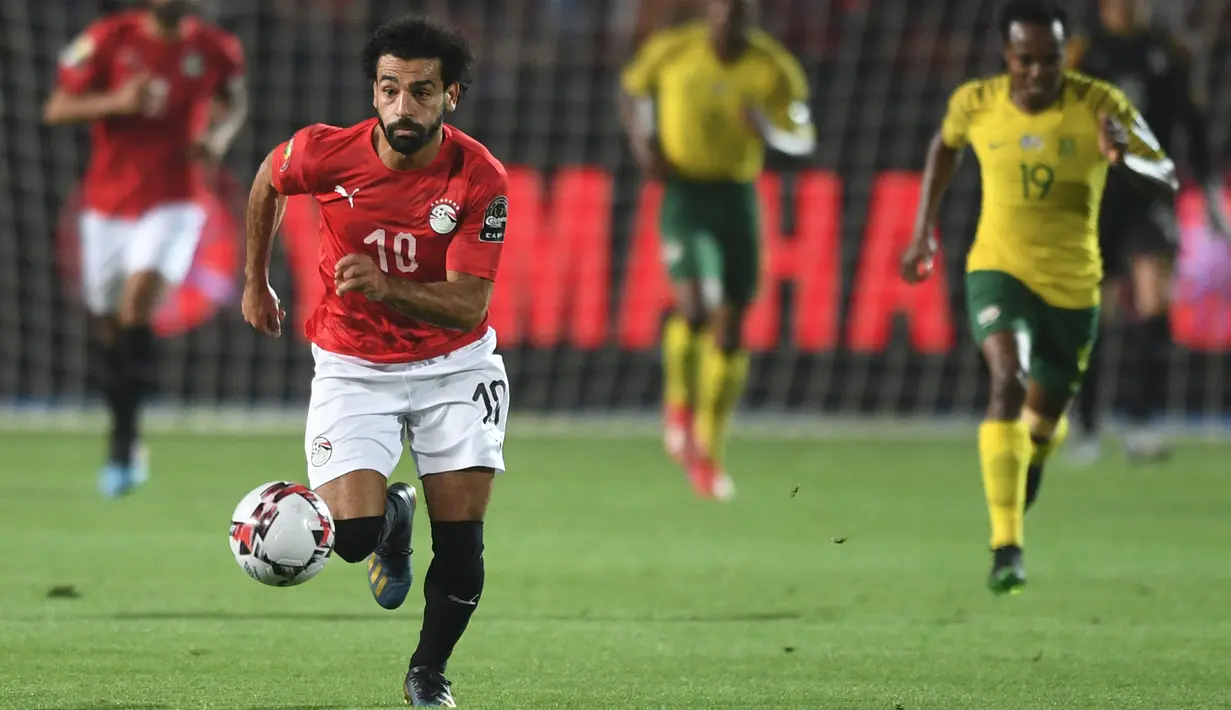 Mohamed Salah. Striker Mesir yang ketajamannya masih terjaga bersama Liverpool musim ini telah mencetak 43 gol dari 73 laga bersama Timnas Mesir. Menempati posisi kedua, ia masih berpeluang mematahkan rekor Hossam Hasan sebagai top skor yang telah pensiun dengan 68 gol. (AFP/Ozan Kose)