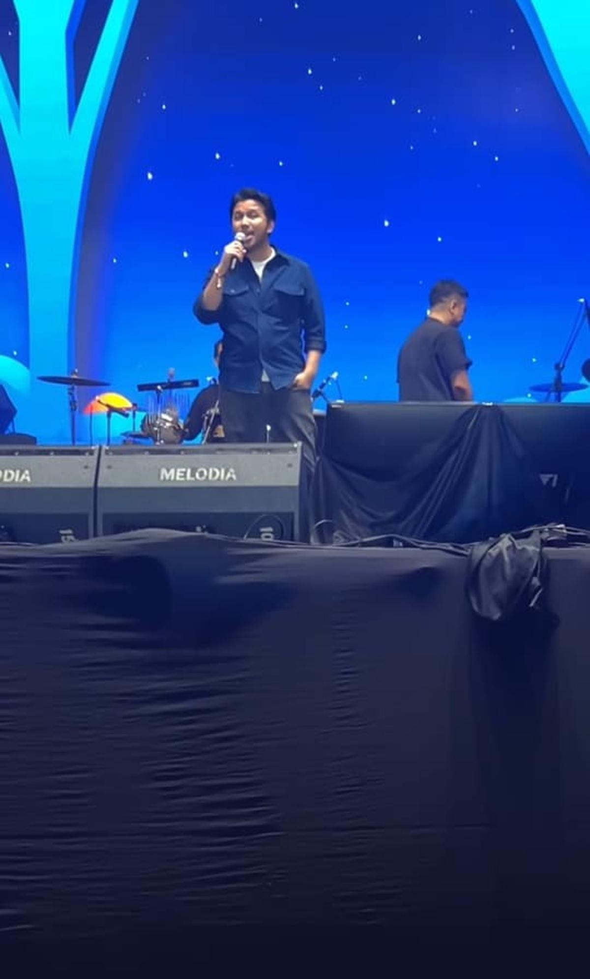 Potret Arumi Bachsin dan Suami saat Nonton Acara Jazz Traffic Festival