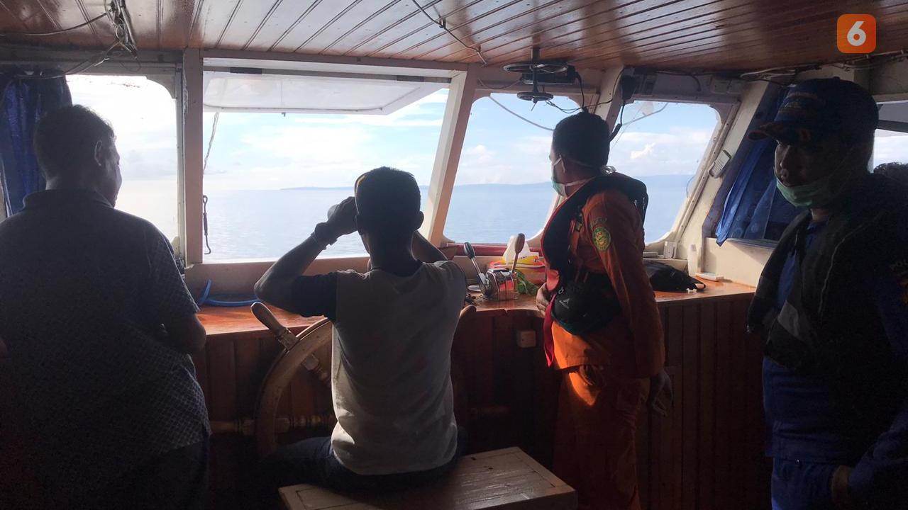 Petugas SAR gabungan di KM Fungka 8