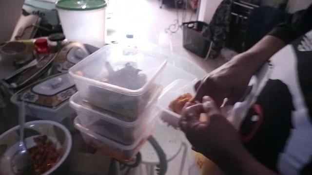 Meja Makan Sekaligus Meja Persiapan Masak