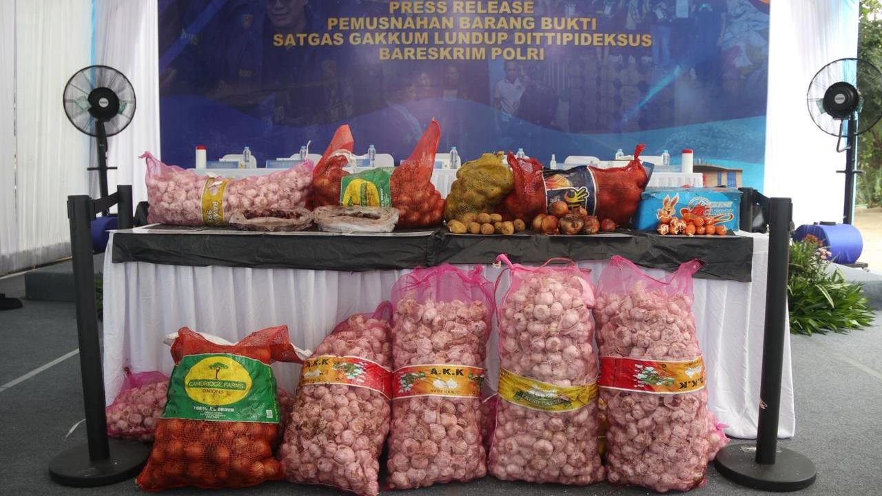 Tanpa Dokumen Resmi