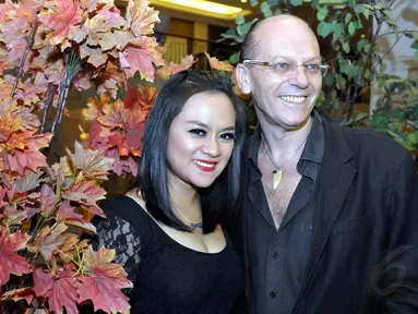 Mantan istri Daus Mini, Yunita Lestari, menghadiri resepsi pernikahan Cinta Penelope bersama seorang pria bule, Senin (9/6/14). (Liputan6.com/Panji Diksana)