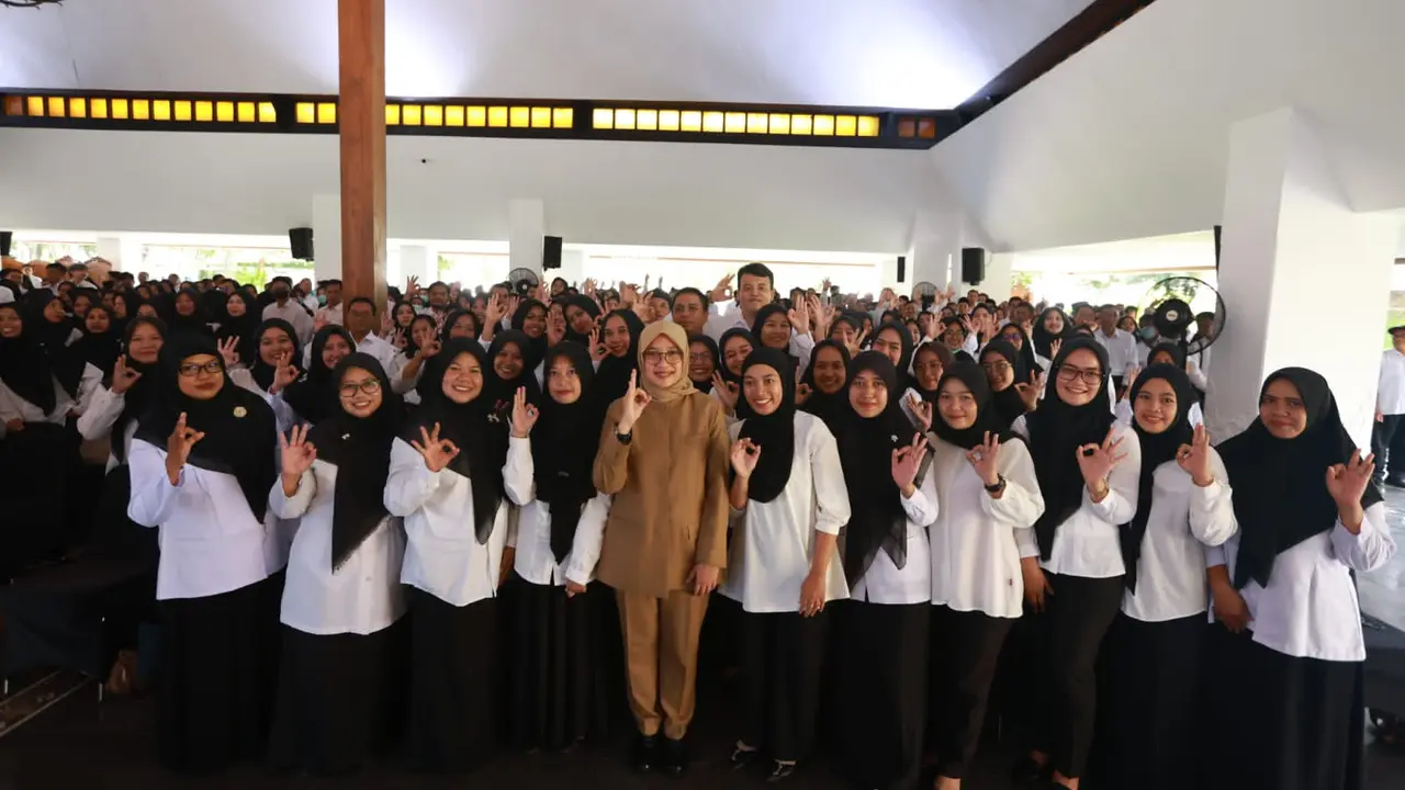 Bupati Banyuwangi Ipuk Fiestiandani serahkan SK Pengankatan PPPK Banyuwangi (Istimewa)