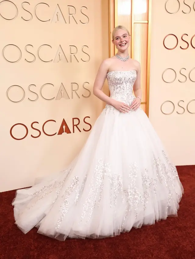 6 Tampilan ala Pengantin Seleb di Oscars 2026, dari Elle Fanning hingga Emma Stone