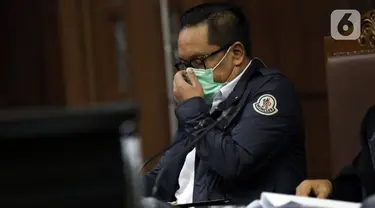 Terdakwa kasus dugaan suap penghapusan red notice atas nama Djoko S Tjandra, Brigjen (Pol) Prasetijo Utomo saat menjalani sidang lanjutan di Pengadilan Tipikor Jakarta, Senin (7/12/2020). Sidang menyimak keterangan saksi-saksi. (Liputan6.comHelmi Fithriansyah)