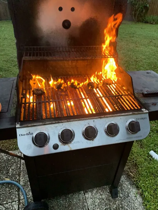 6 Potret Gagal Saat Memanggang Ini Malah Bikin Peralatan Dapur Rusak