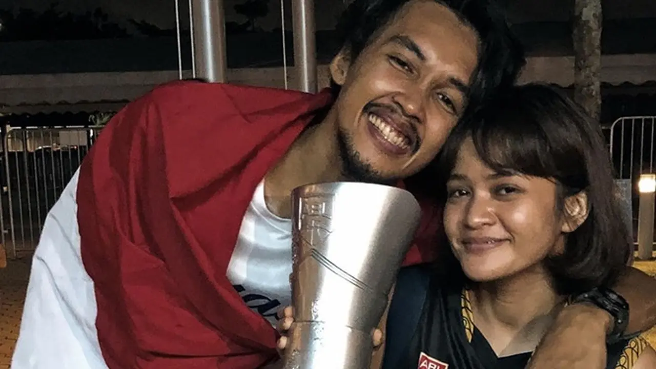 Jarang Tersorot, Ini 7 Momen Kebersamaan Sandy Kusuma Kapten CLS Knight dengan Sang Istri