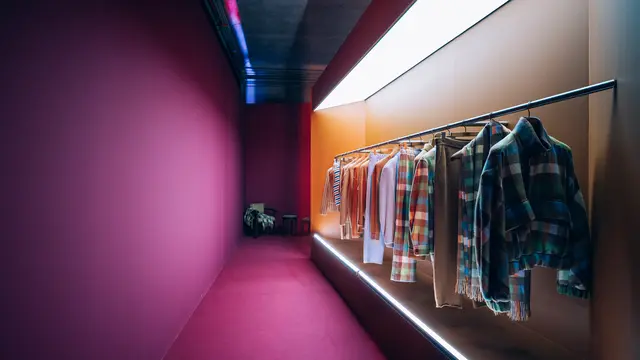 Dengan pola yang menarik tetap casual