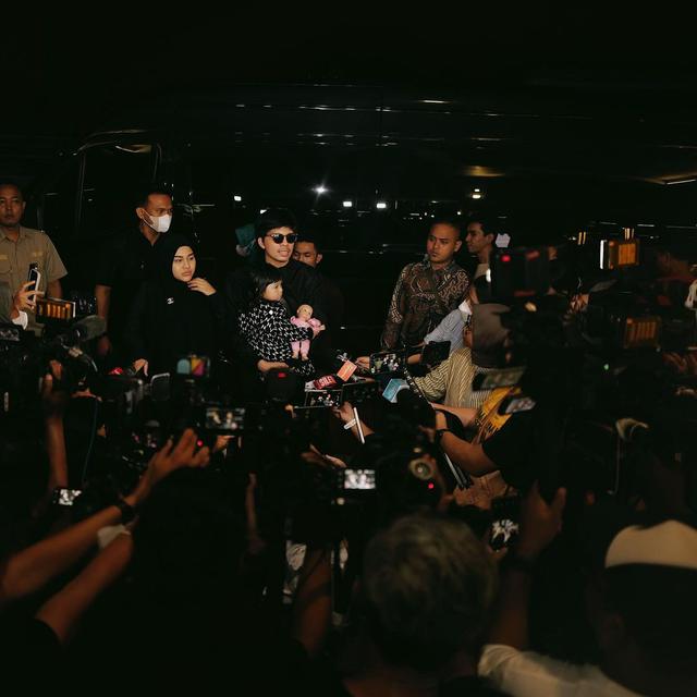 Atta Halilintar dan Aurel Hermansyah  Laksanakan Umroh Bersama, Jadi Kado Anniversary Terindah