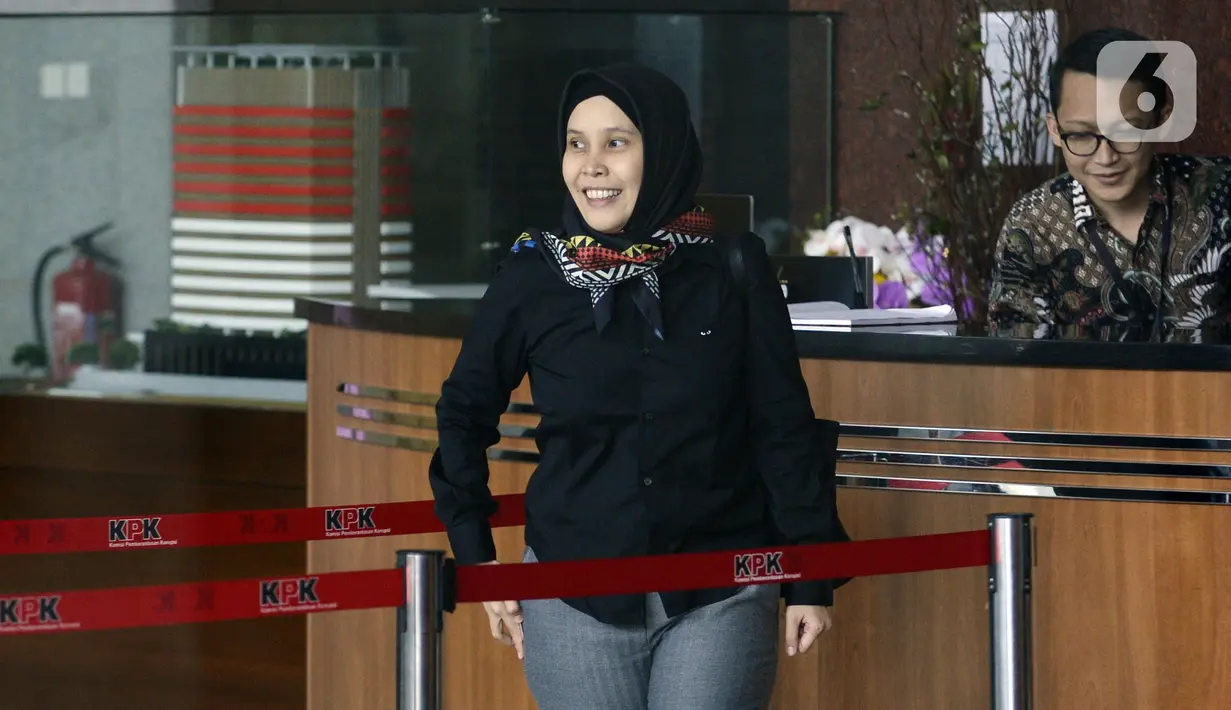 Anggota Komisi IV DPR Fraksi PDIP, Riezky Aprilia usai menjalani pemeriksaan penyidik di Gedung KPK, Jakarta, Jumat (7/2/2020). Riezky diperiksa sebagai saksi untuk tersangka mantan Caleg PDIP Harun Masiku terkait kasus suap penetapan anggota DPR Terpilih tahun 2019-2024. (merdeka.com/Dwi Narwoko)