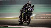 Maverick Vinales pada sesi tes hari terakhir di Sirkuit Losail, Qatar, yang rampung Selasa (25/2/2020)dini hari WIB. (Twitter/Maverick Vinales)