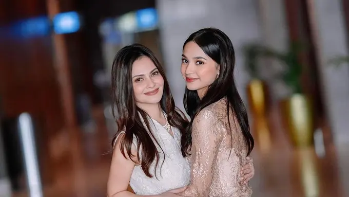 Cut Tari saat Momen Wisuda Putrinya Sydney