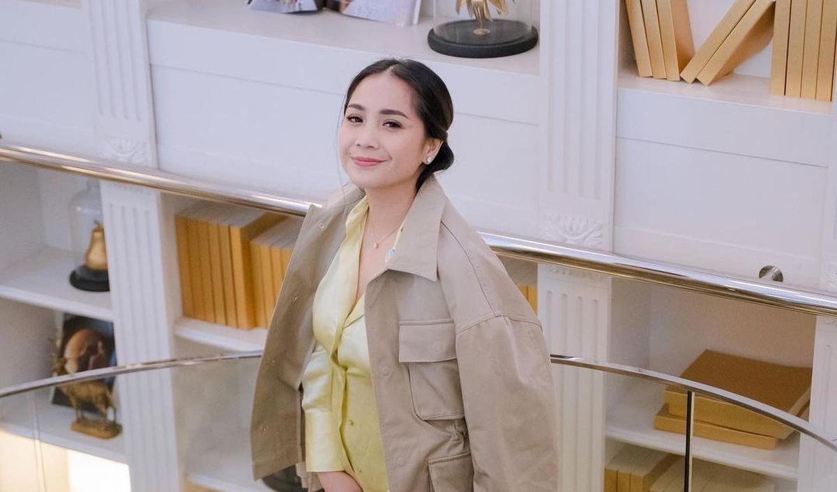 Sikap ramah Nagita kepada anak pegawainya itu sontak menjadi perbincangan netizen.&nbsp;