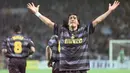 5. Ivan Zamorano - Striker asal Chile ini masa emas kariernya saat masih membela Real Madrid bukan Inter Milan. Kala bersama Nerazzurri, Zamorano gagal untuk lepas dari bayang-bayang Ronaldo. (AFP/Jacques Demarthon)