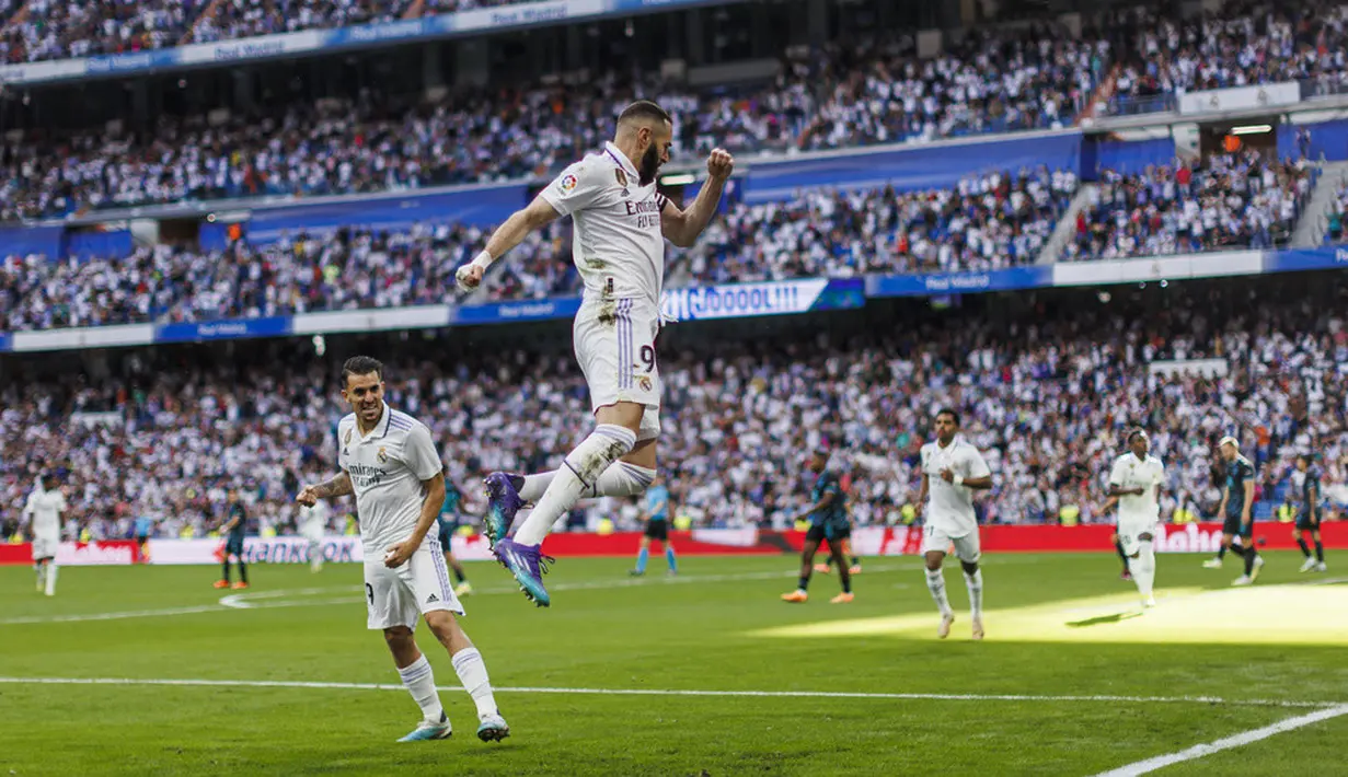 <p>Selebrasi Karim Benzema usai mencetak gol ke gawang Almeria. (AP Photo/Pablo Garcia)</p>
