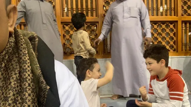 Anak-anak di Masjid Nabawi