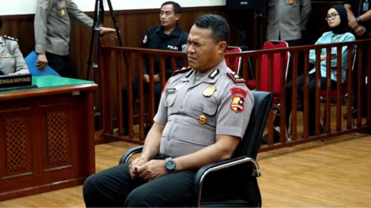 VIDEO: Tangis Kompol Kosmas Dipecat Polri di Kasus Affan Ojol: Tak Ada Niat Buat Celaka