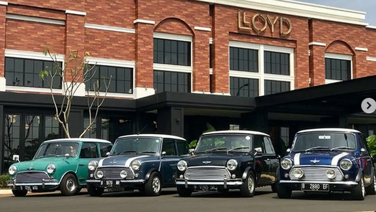 Deretan MINI Cooper Klasik.