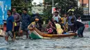 Sebagai informasi, Badai Michaung menghantam antara Nellore dan Kavali di Andhra Pradesh. Sekitar 9.500 orang di Andhra Pradesh telah dievakuasi ke 211 kamp bantuan. (AP Photo)
