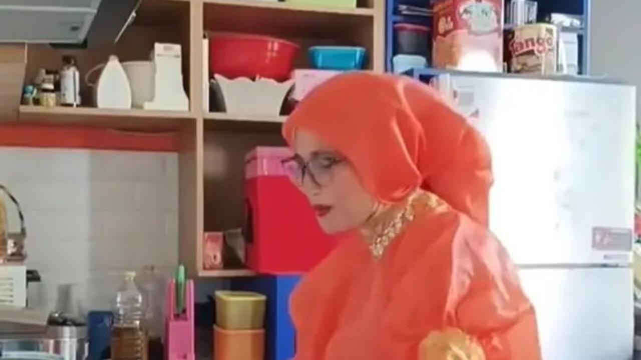 6 Potret Dapur Sederhana Rumah Nursyah Ibunda Indah Permatasari, Rapi dan Bersih