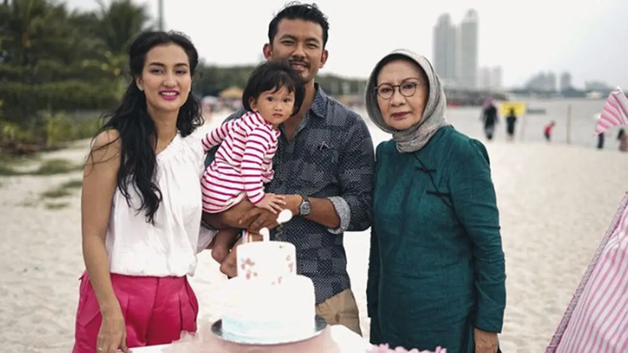 Ratna Sarumpaet dan Cucu