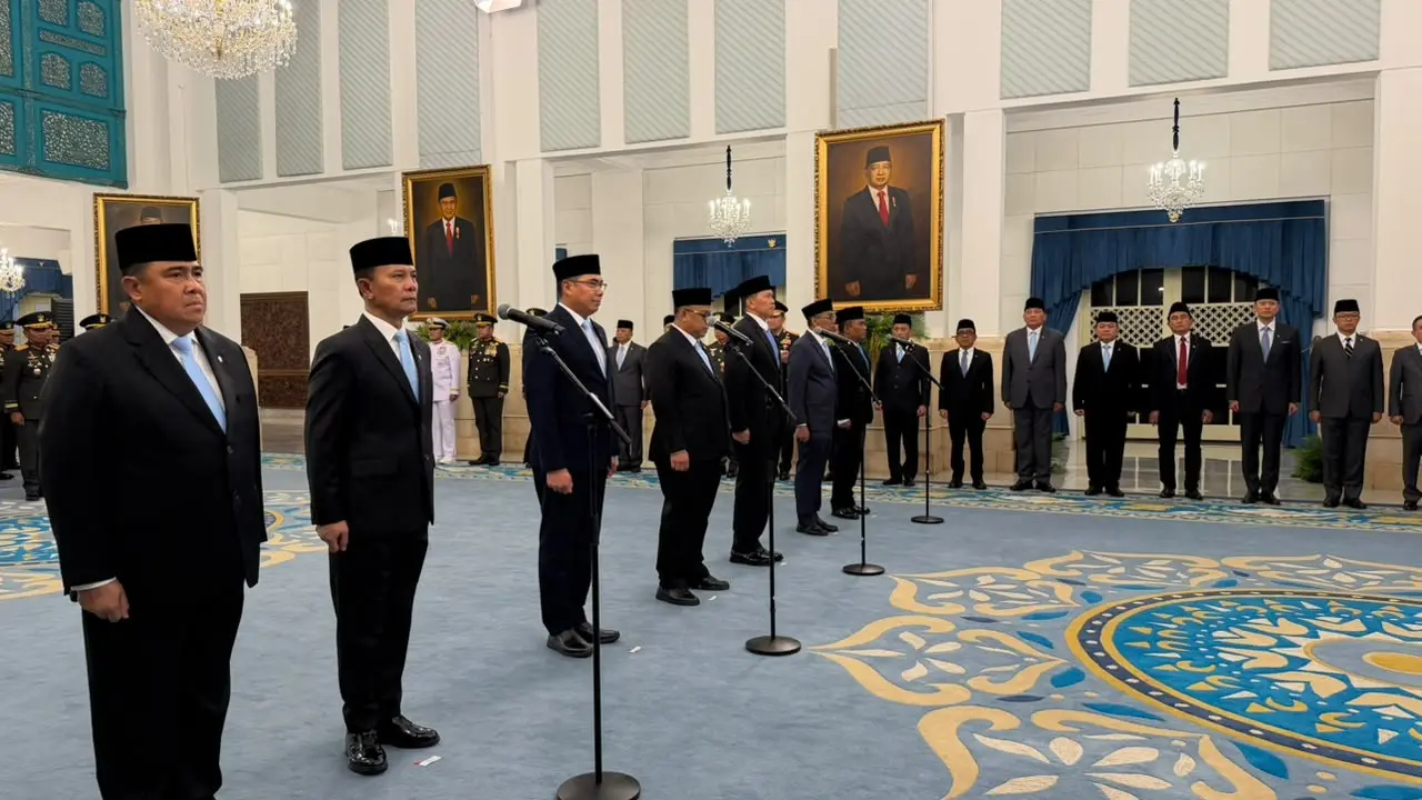 Presiden Prabowo Subianto melantik Jenderal TNI Richard Tampubolon dan Marsekal TNI Yusuf Djauhari menjadi Wakil Menteri Pertahanan (Wamenhan). (Liputan6.com/Lizsa Egeham)