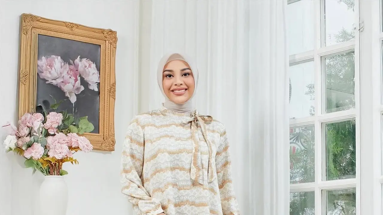 Model Gamis ala Aurel Hermansyah