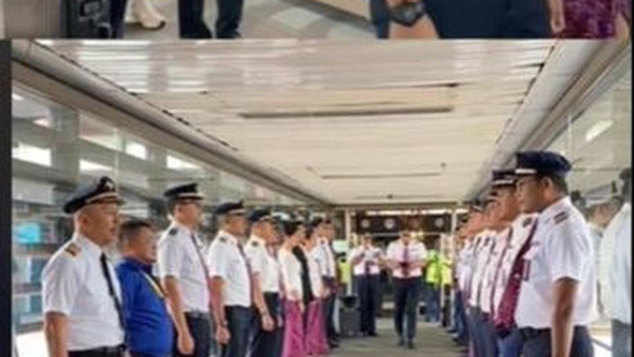 Curi Perhatian, Begini Momen Last Flight Sekaligus Perpisahan Seorang Pilot Senior