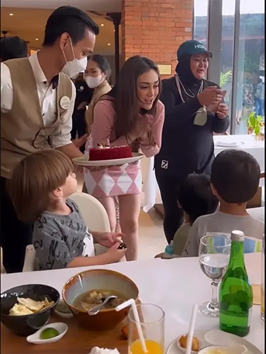 (Instagram/celine_evangelista)