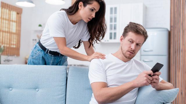 Waspada! Ini 5 Sikap Toxic Pasangan yang Sering Diabaikan - 3