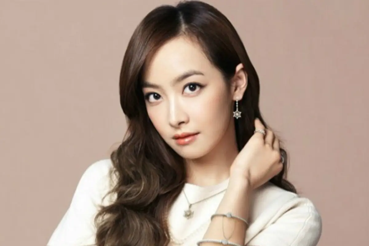 Victoria F(x)'s Buka Suara Tentang 'Skandal' dengan Aktor Cina