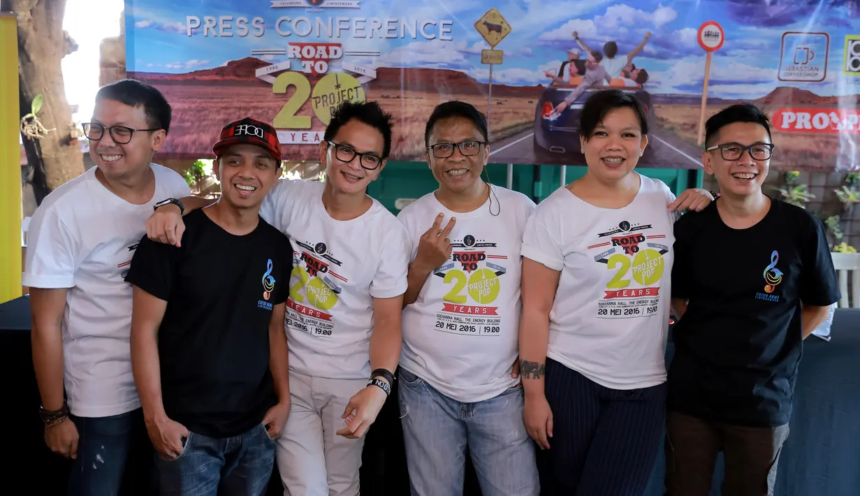 Grup musik yang berdiri sejak 1996 ini akan menghibur 500 penggemarnya. Sesuatu yang spesial tanpa meninggalkan ciri khas Project Pop. (Adrian Putra/Bintang.com)