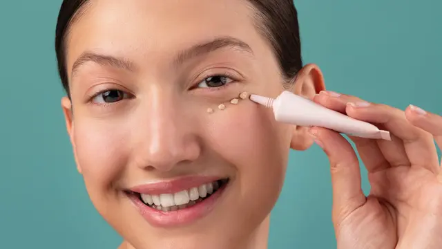2. Gunakan Concealer Sebagai Penggantinya [Dok/freepik.com]