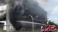 Pemadaman Medan Plaza Terkendala Pompa Air yang Tak Berfungsi
