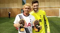 Senangnya Kiper Persib Dapat Sarung Tangan dari Hugo Lloris