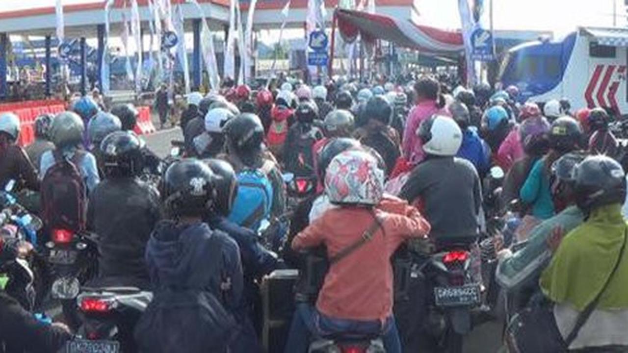 Arus mudik membeludak di Pelabuhan Gilimanuk, didominasi pemotor