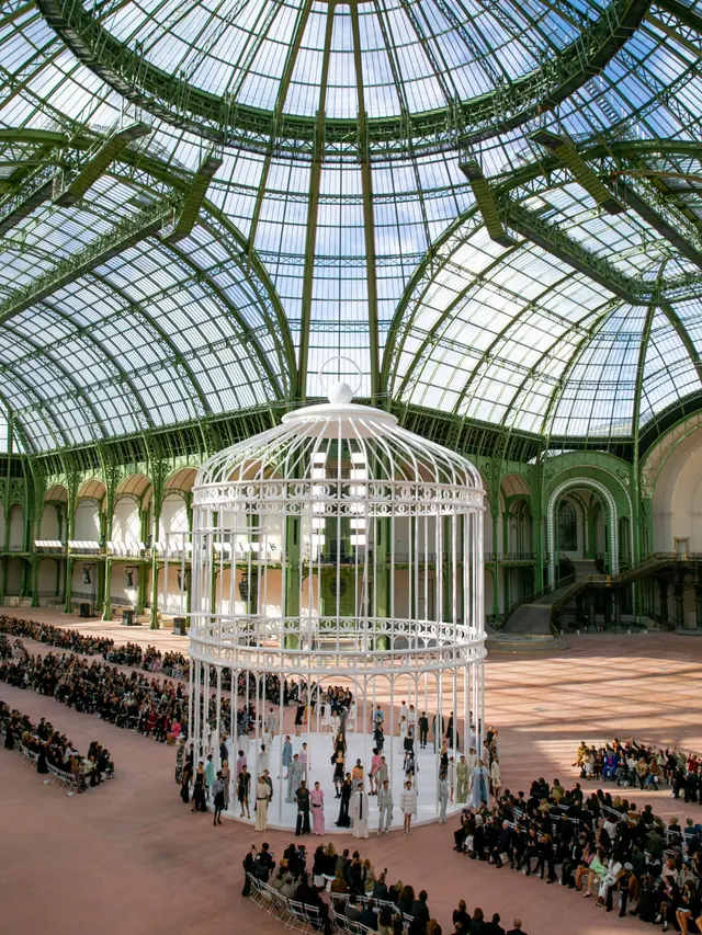 Chanel Merayakan Kebebasan Perempuan dalam Koleksi SS25 di Grand Palaisf