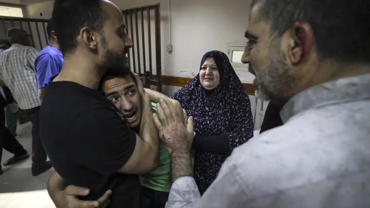 Pilu Warga Gaza Meratapi Korban Serangan Israel