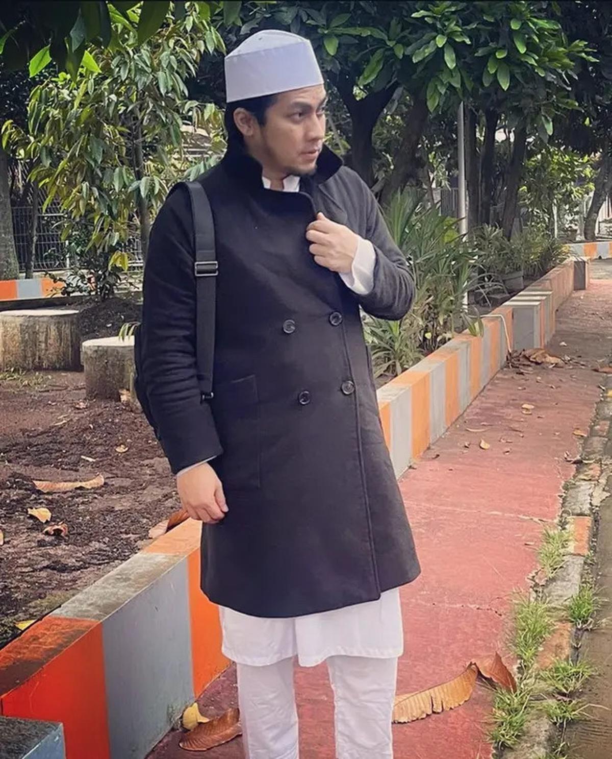 7 Potret Terbaru Sunu Matta Pelantun 'Ketahuan', Tetap Nyanyi Meski Jadi Ustaz