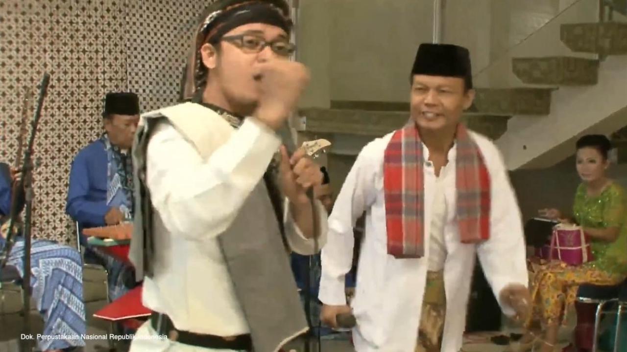 Melagukan Pantun